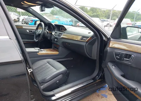 2011 Mercedes-Benz E 550 4Matic из США, поврежденный, VIN WDDHF9AB4BA415685